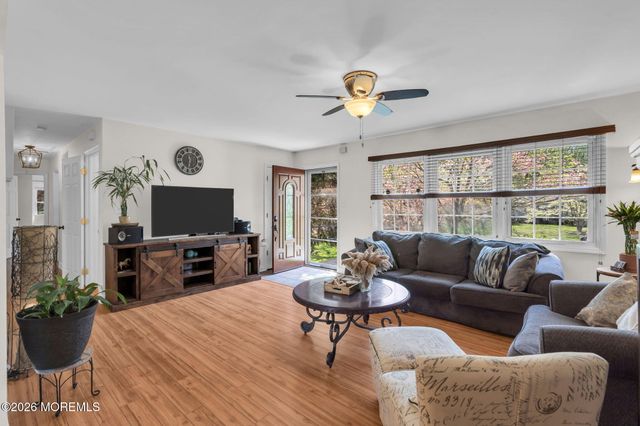 8 Peach Tree Street, Jackson, NJ 08527