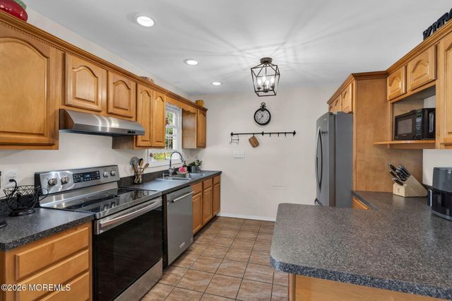 8 Peach Tree Street, Jackson, NJ 08527