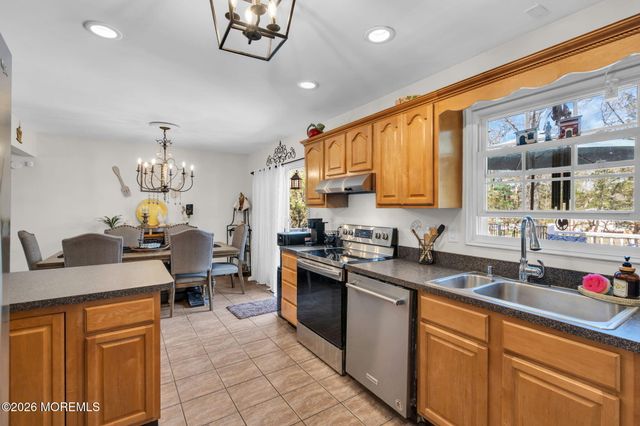 8 Peach Tree Street, Jackson, NJ 08527