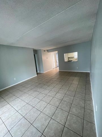 2835 SOMERSET PARK DRIVE 205, Tampa, FL 33613