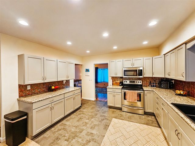 58 Salem Street, Hillsdale, MI 49242