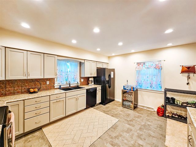 58 Salem Street, Hillsdale, MI 49242