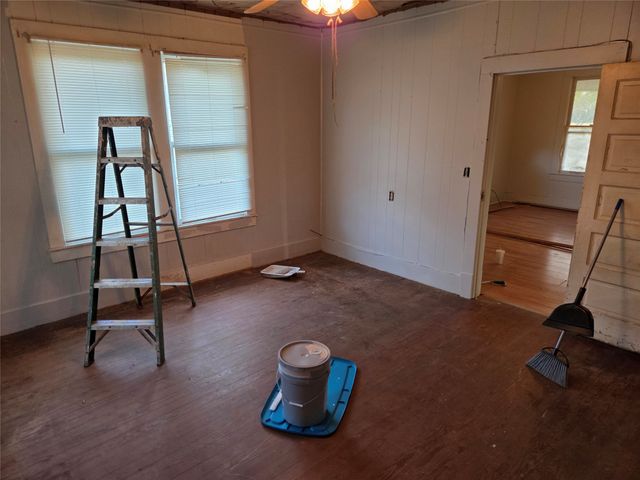 809 W Third Street, Clarksville, TX 75426