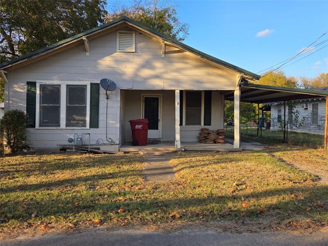 809 W Third Street, Clarksville, TX 75426