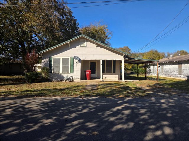 809 W Third Street, Clarksville, TX 75426