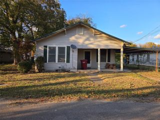 809 W Third Street, Clarksville, TX 75426