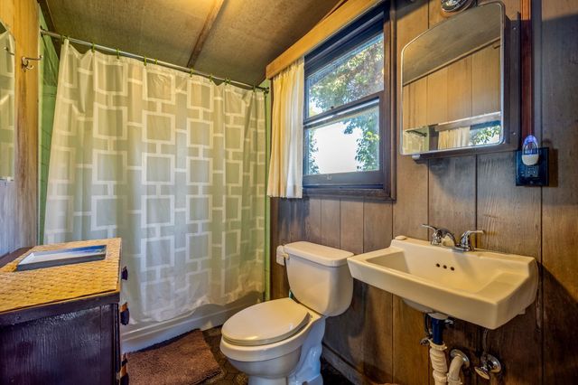 2640 Olinda Rd, Makawao, HI 96768