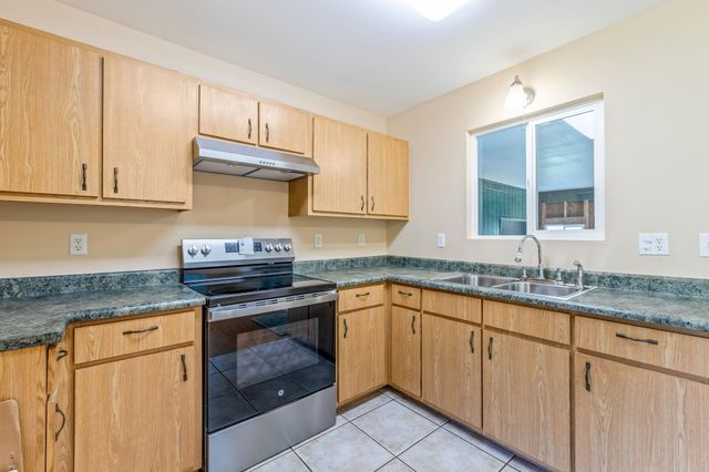 2640 Olinda Rd, Makawao, HI 96768