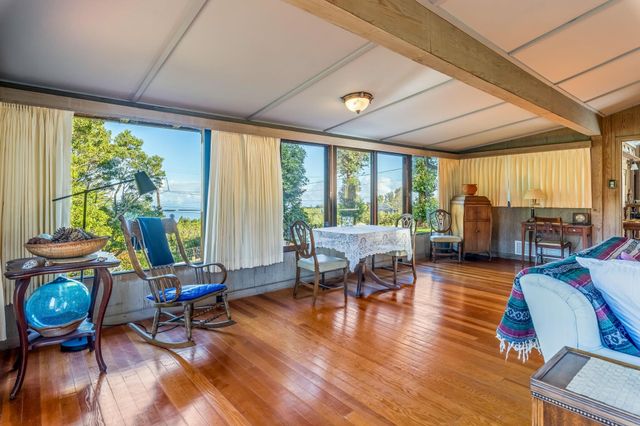 2640 Olinda Rd, Makawao, HI 96768