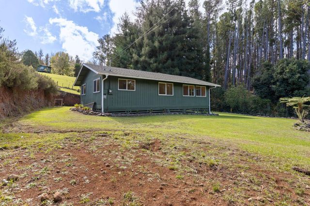 2640 Olinda Rd, Makawao, HI 96768