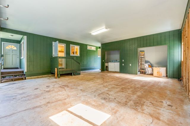 2640 Olinda Rd, Makawao, HI 96768