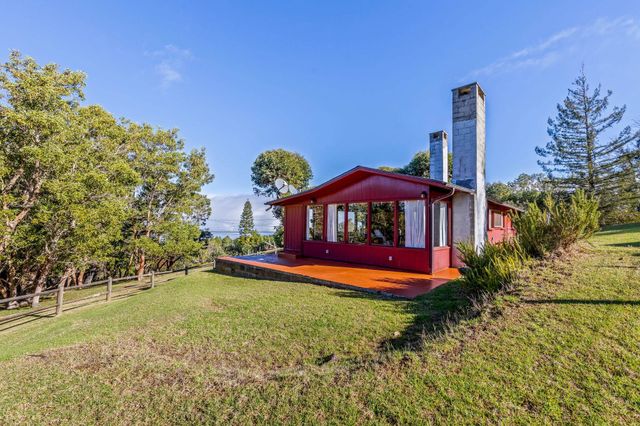 2640 Olinda Rd, Makawao, HI 96768