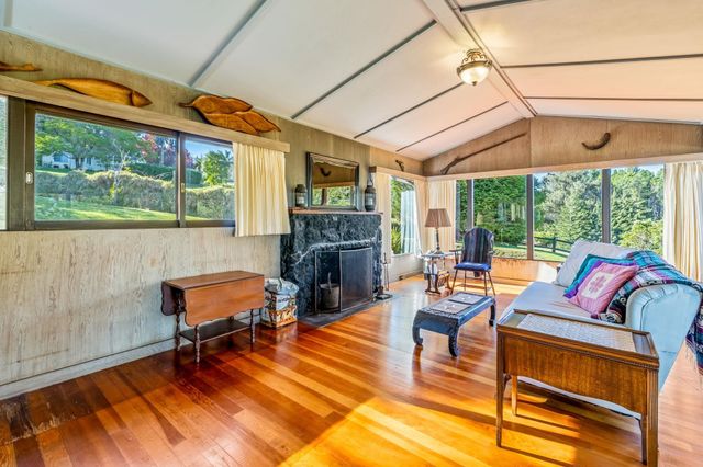 2640 Olinda Rd, Makawao, HI 96768