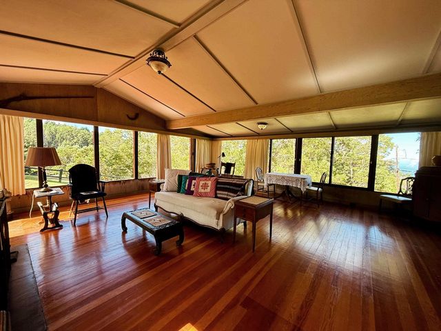 2640 Olinda Rd, Makawao, HI 96768