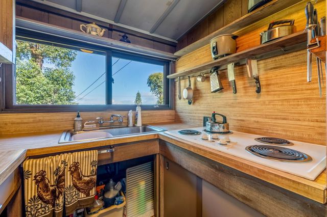 2640 Olinda Rd, Makawao, HI 96768