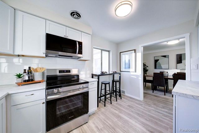 21661 Cloverlawn Street, Oak Park, MI 48237