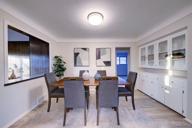 21661 Cloverlawn Street, Oak Park, MI 48237