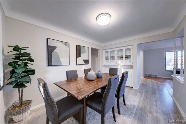 21661 Cloverlawn Street, Oak Park, MI 48237