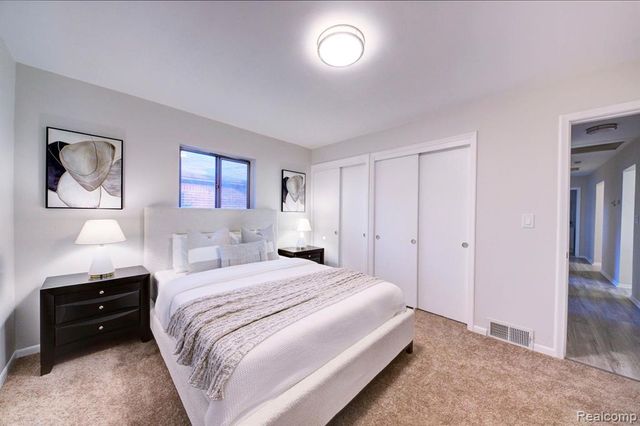 21661 Cloverlawn Street, Oak Park, MI 48237