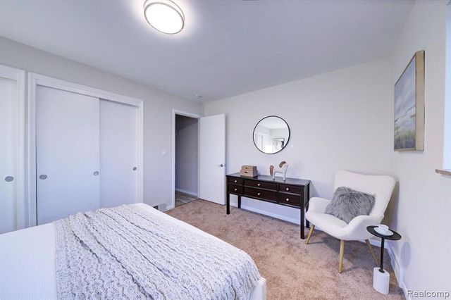 21661 Cloverlawn Street, Oak Park, MI 48237