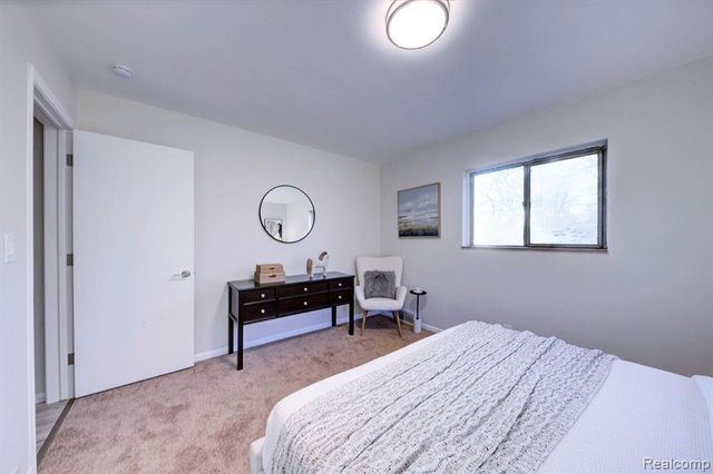 21661 Cloverlawn Street, Oak Park, MI 48237