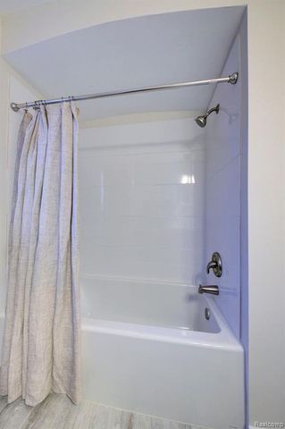 21661 Cloverlawn Street, Oak Park, MI 48237