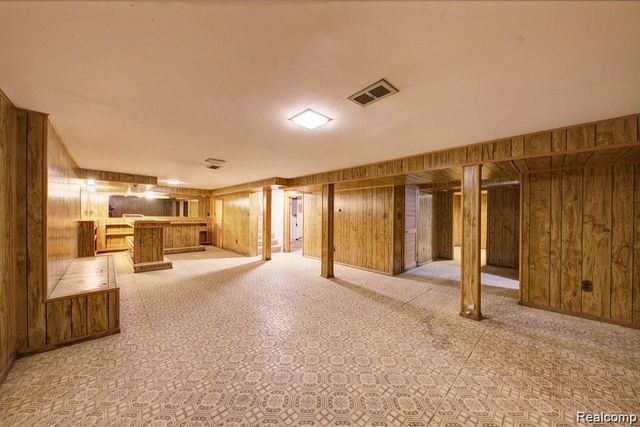 21661 Cloverlawn Street, Oak Park, MI 48237