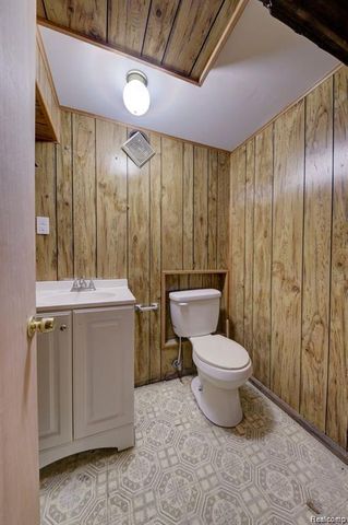 21661 Cloverlawn Street, Oak Park, MI 48237