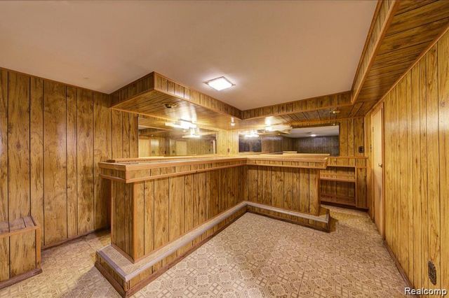 21661 Cloverlawn Street, Oak Park, MI 48237