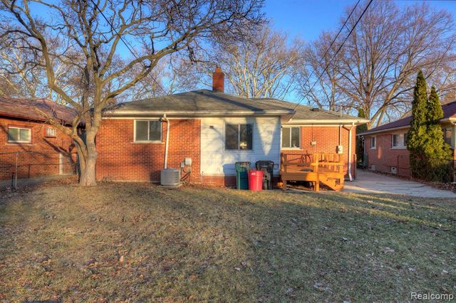 21661 Cloverlawn Street, Oak Park, MI 48237
