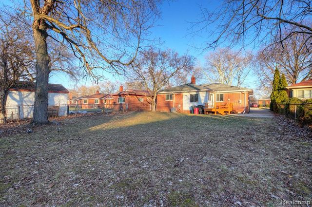 21661 Cloverlawn Street, Oak Park, MI 48237