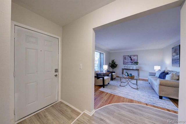 21661 Cloverlawn Street, Oak Park, MI 48237