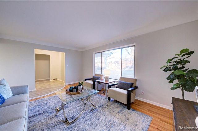 21661 Cloverlawn Street, Oak Park, MI 48237