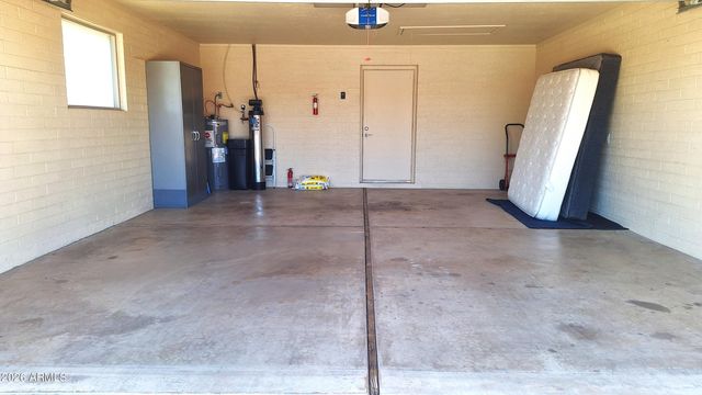 8258 E KILAREA Avenue, Mesa, AZ 85209