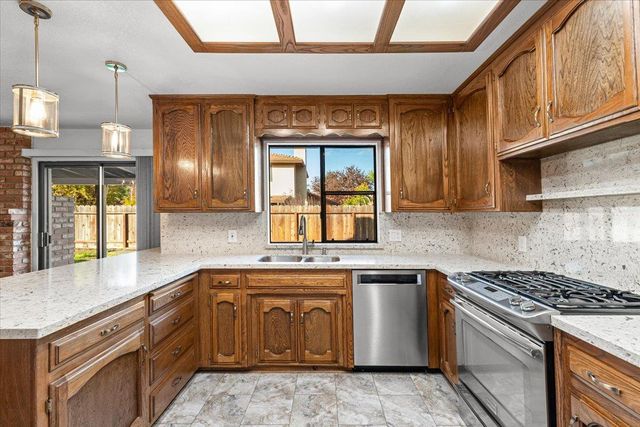 2117 Manitoba Ct, Modesto, CA 95356