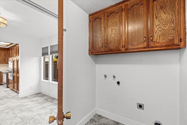 2117 Manitoba Ct, Modesto, CA 95356