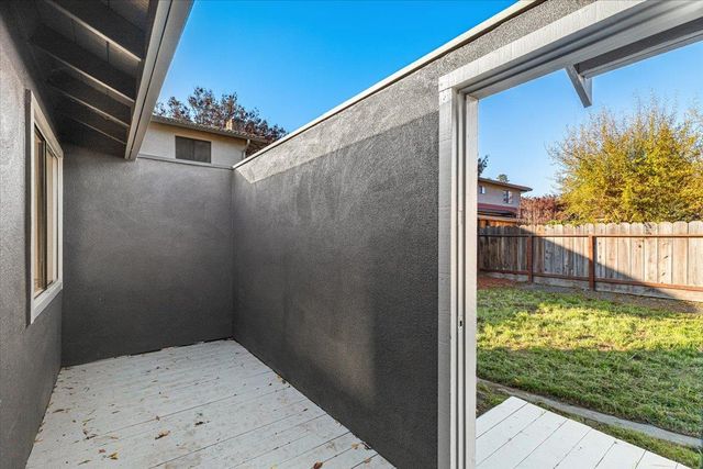 2117 Manitoba Ct, Modesto, CA 95356