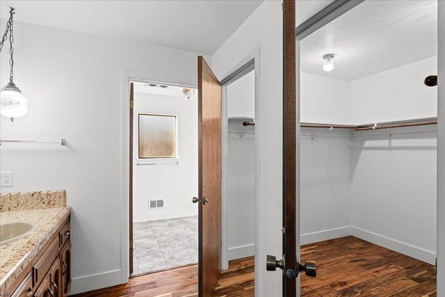 2117 Manitoba Ct, Modesto, CA 95356