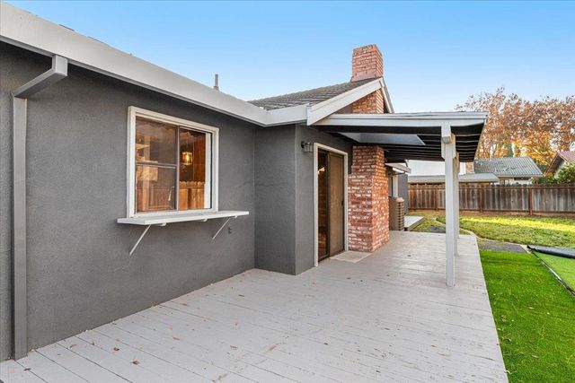 2117 Manitoba Ct, Modesto, CA 95356