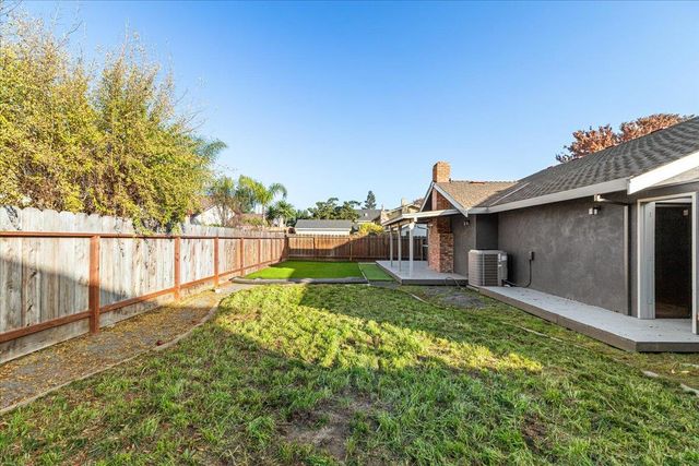 2117 Manitoba Ct, Modesto, CA 95356