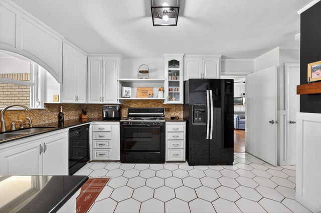 3200 Medina Avenue, Fort Worth, TX 76133