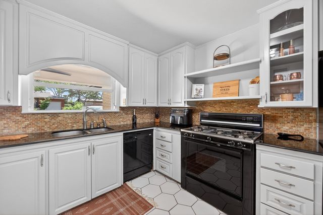 3200 Medina Avenue, Fort Worth, TX 76133