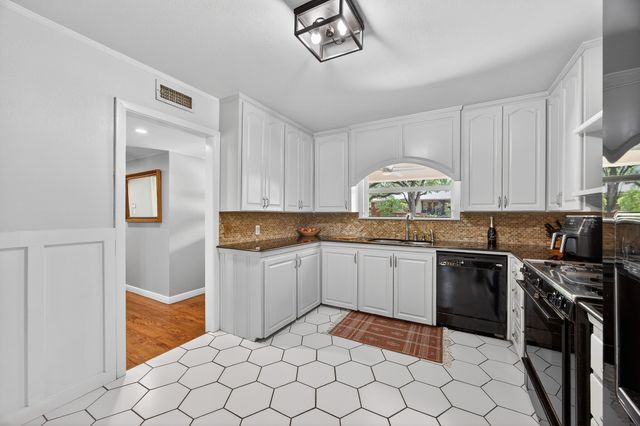 3200 Medina Avenue, Fort Worth, TX 76133