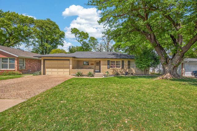 3200 Medina Avenue, Fort Worth, TX 76133
