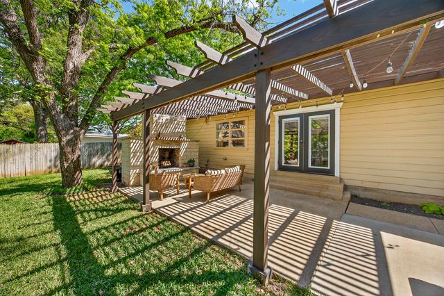 3200 Medina Avenue, Fort Worth, TX 76133