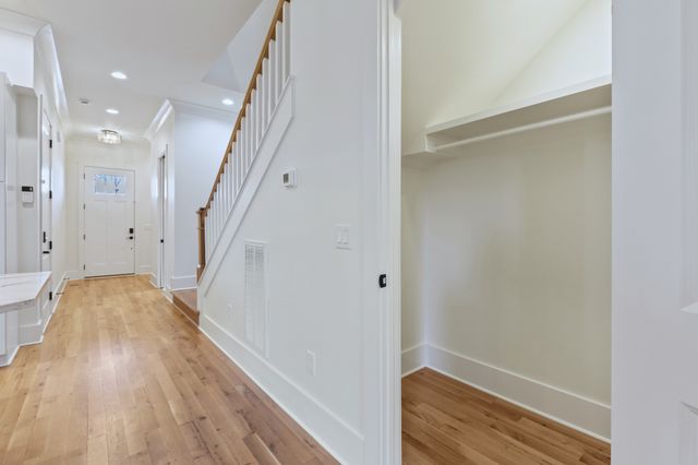 6371 Alamo Pl, Nashville, TN 37209