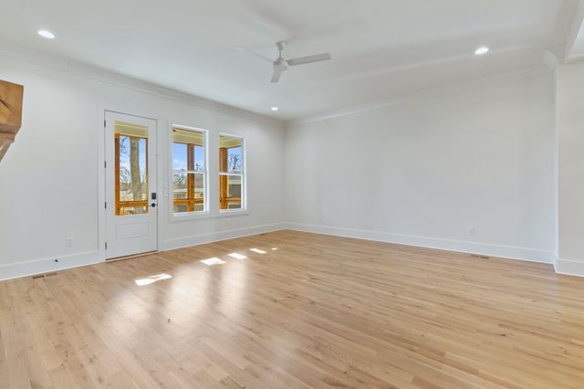 6371 Alamo Pl, Nashville, TN 37209