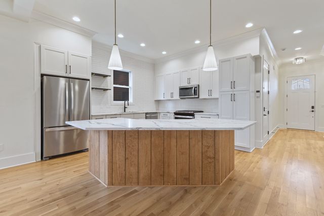 6371 Alamo Pl, Nashville, TN 37209