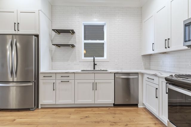 6371 Alamo Pl, Nashville, TN 37209