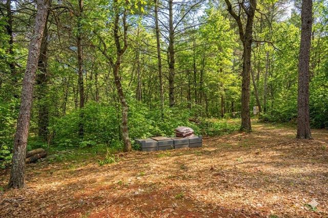 907 W Trout Valley Road, Hancock, WI 54943